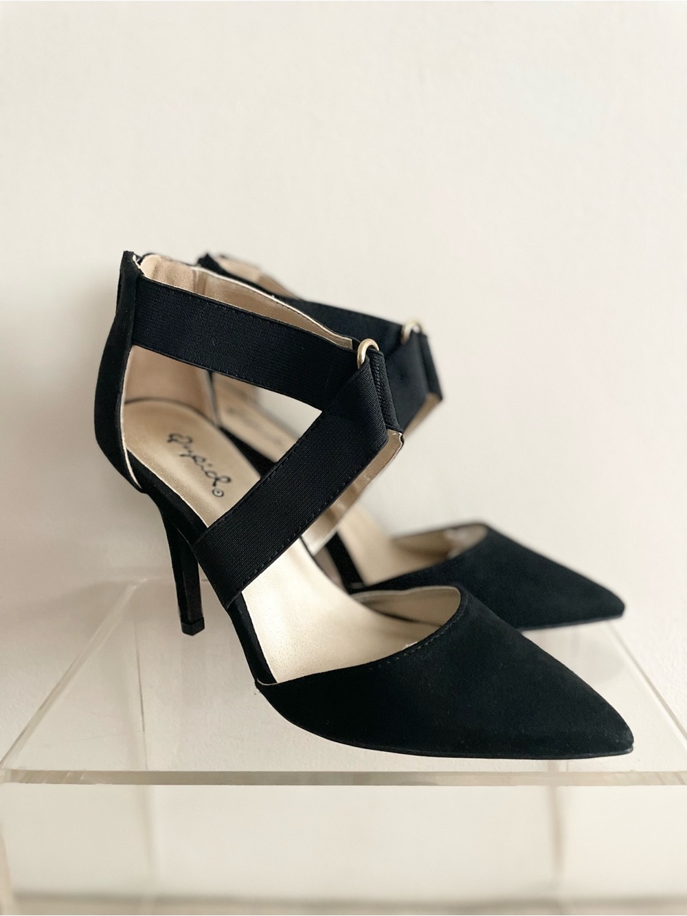 Womens black heel shoes